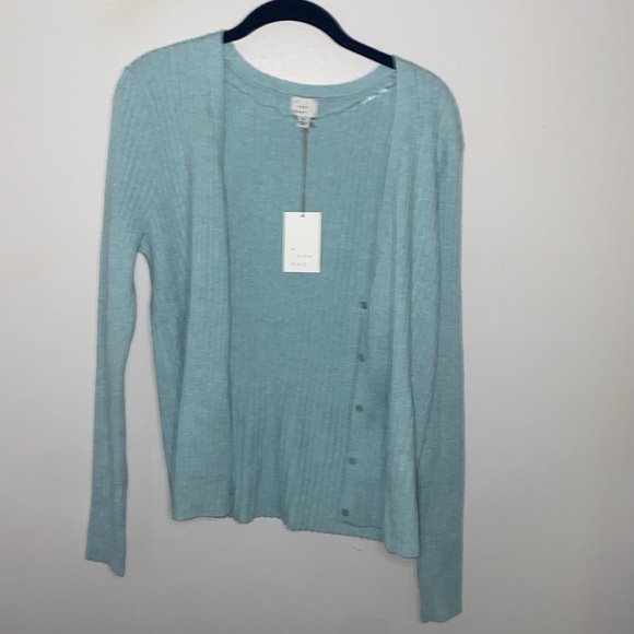 🌵Adorable NWT Women's Fine Gauge Ribbed Button up Cardigan! - Picture 11 of 11